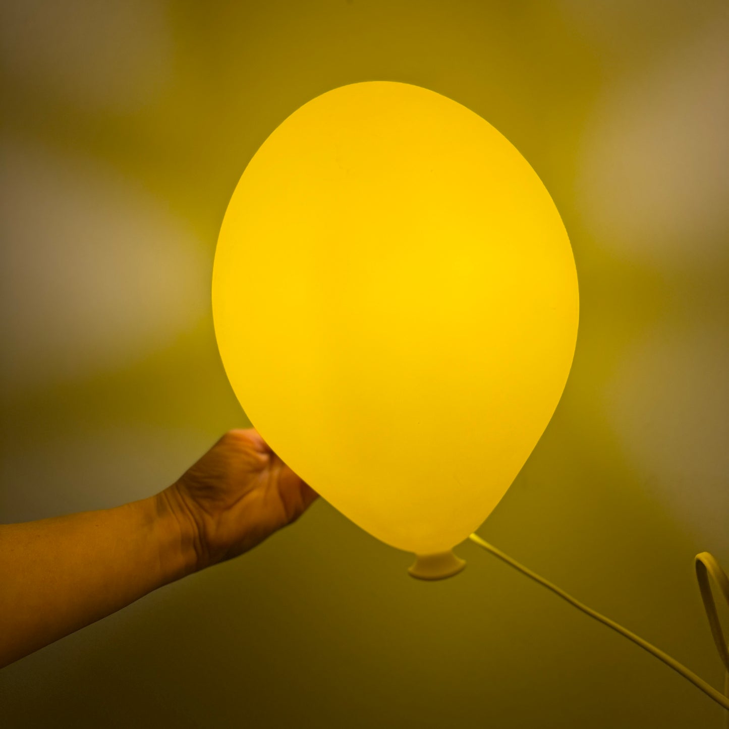 WANDLAMP BALLON GEEL