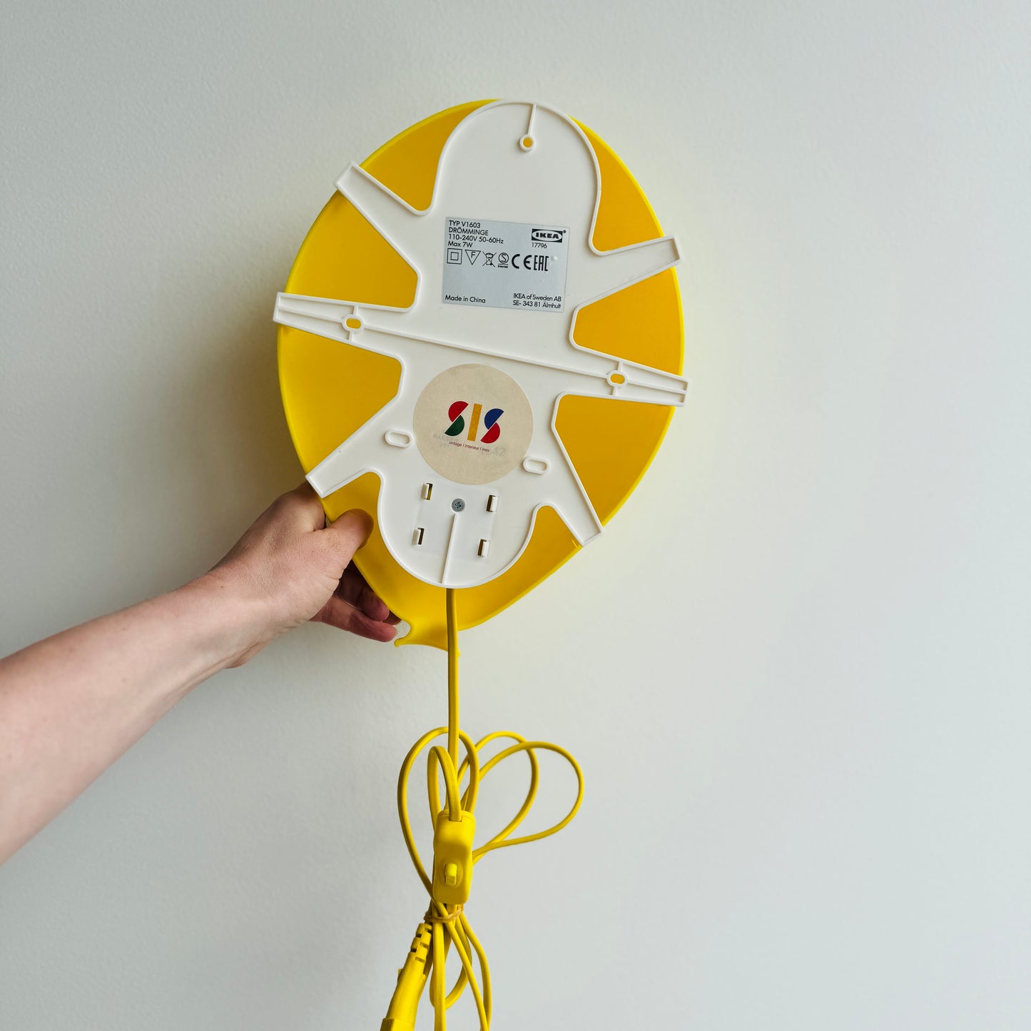 WANDLAMP BALLON GEEL