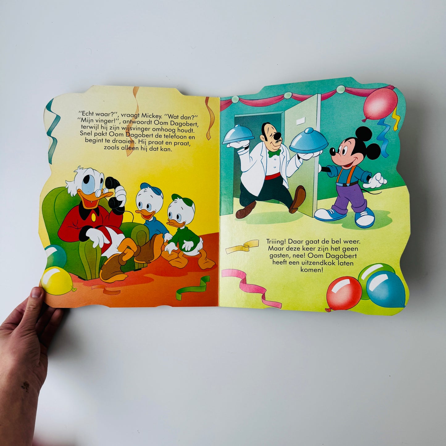 MICKEY GEEFT EEN FEEST