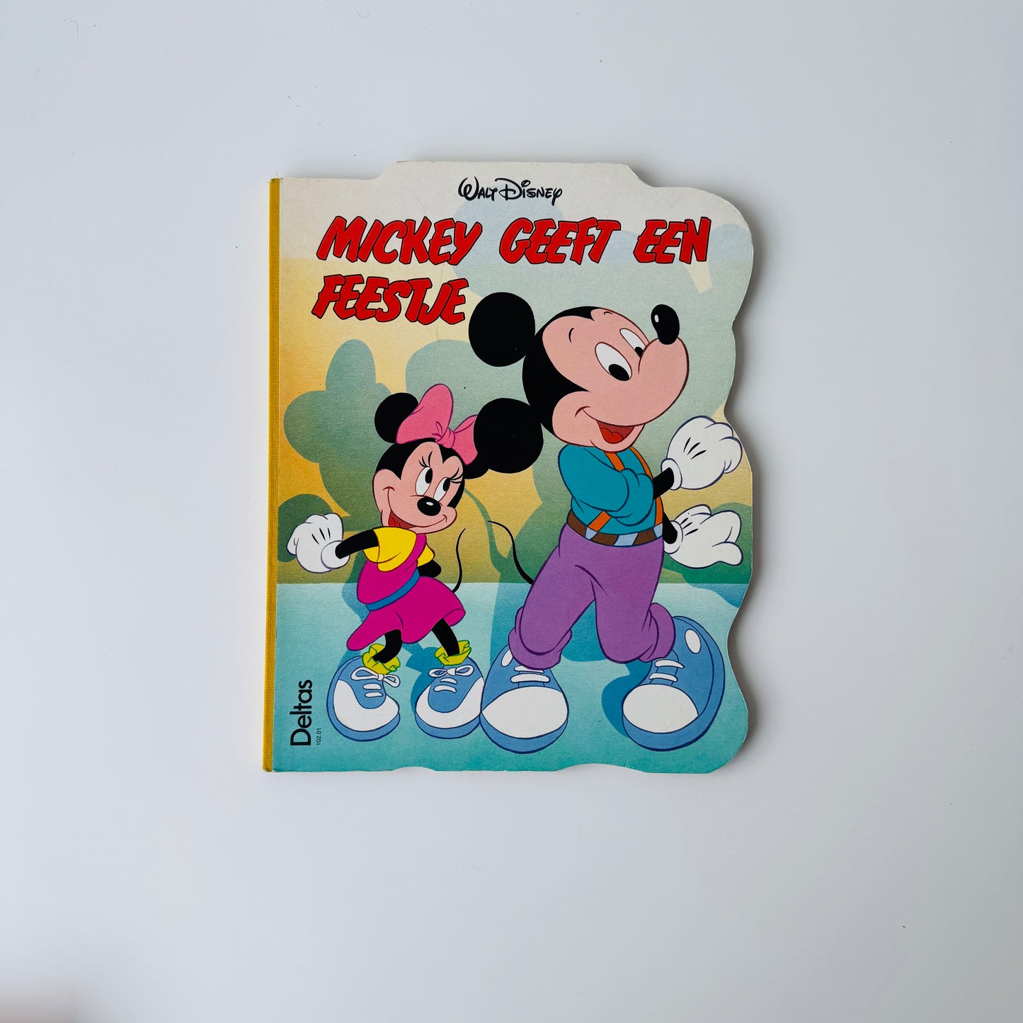 MICKEY GEEFT EEN FEEST