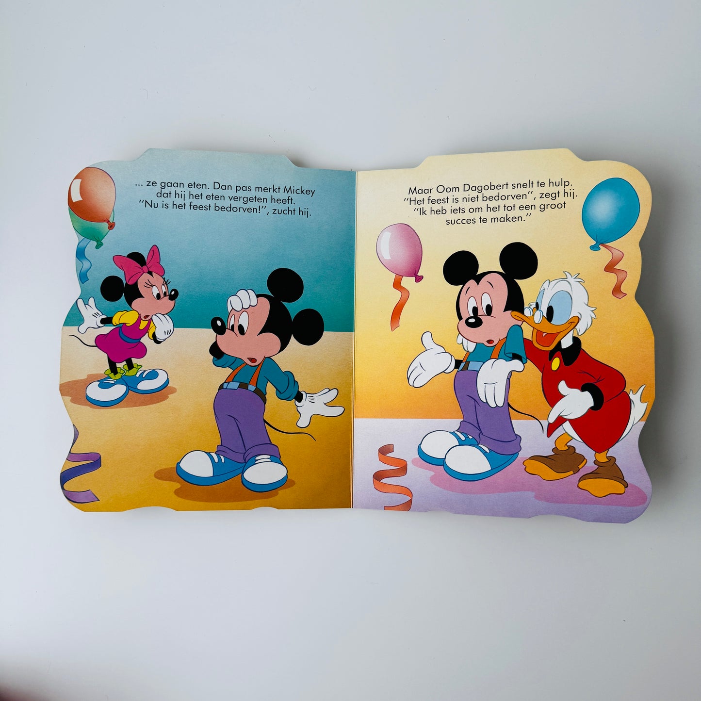 MICKEY GEEFT EEN FEEST