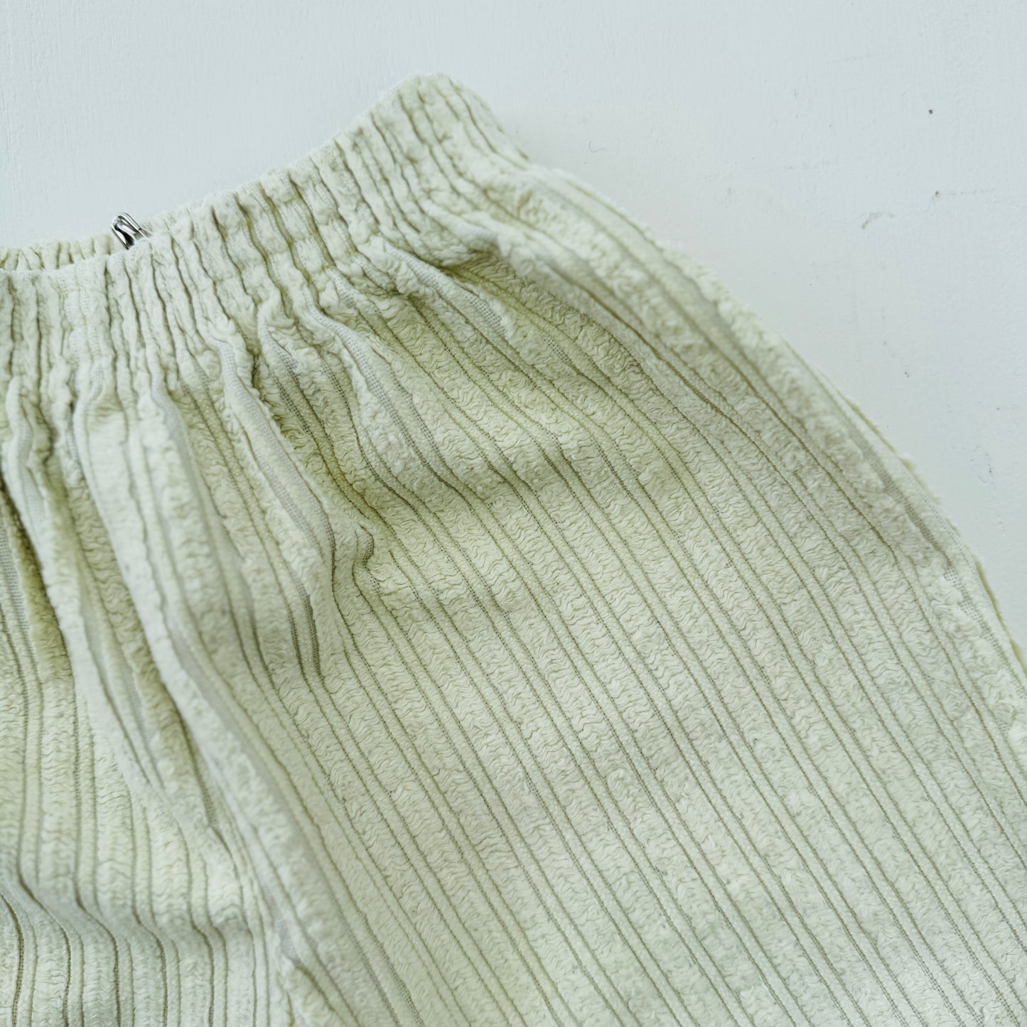 BROEK GEEL VELOURS (12-18M)