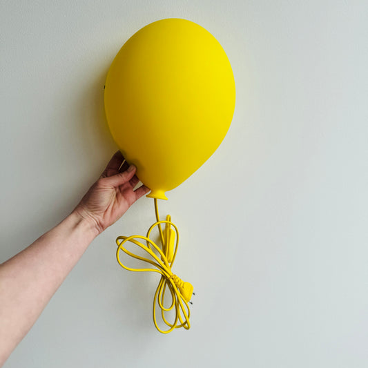 WANDLAMP BALLON GEEL